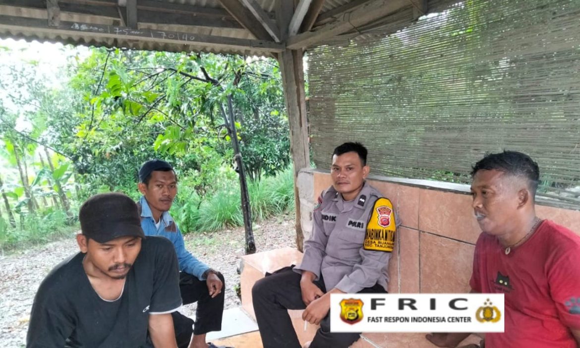 Bhabinkamtibmas Polsek Tanjungsari Sambang Warga, Sampaikan Imbauan Kamtibmas