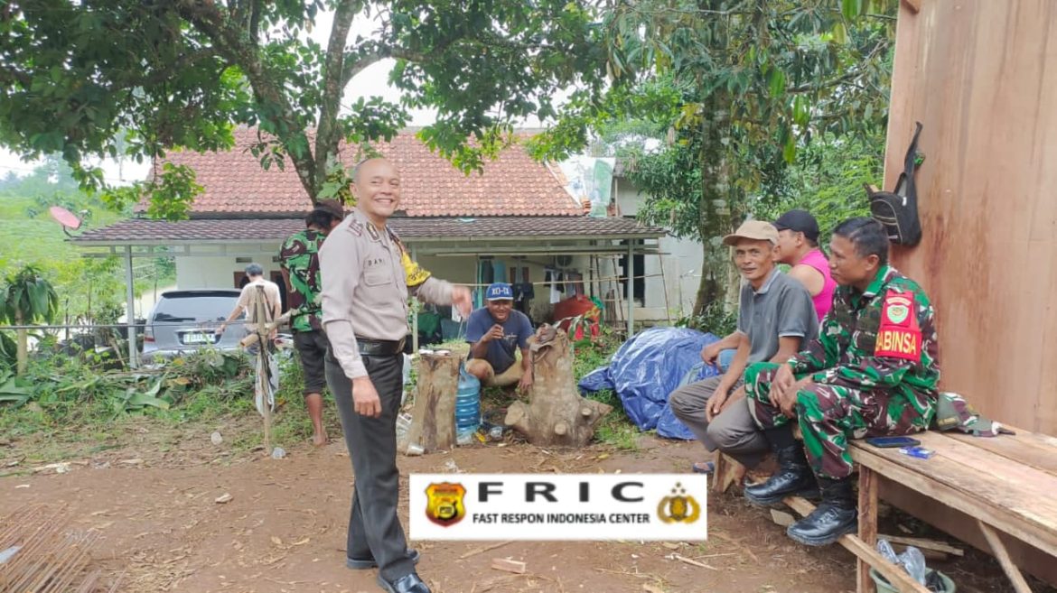 Sinergitas TNI-POLRI dengan Warga Wilayah Desa Binaan Giat Coolingsistem Warga,untuk Menjaga Harkamtibmas Wilayah   