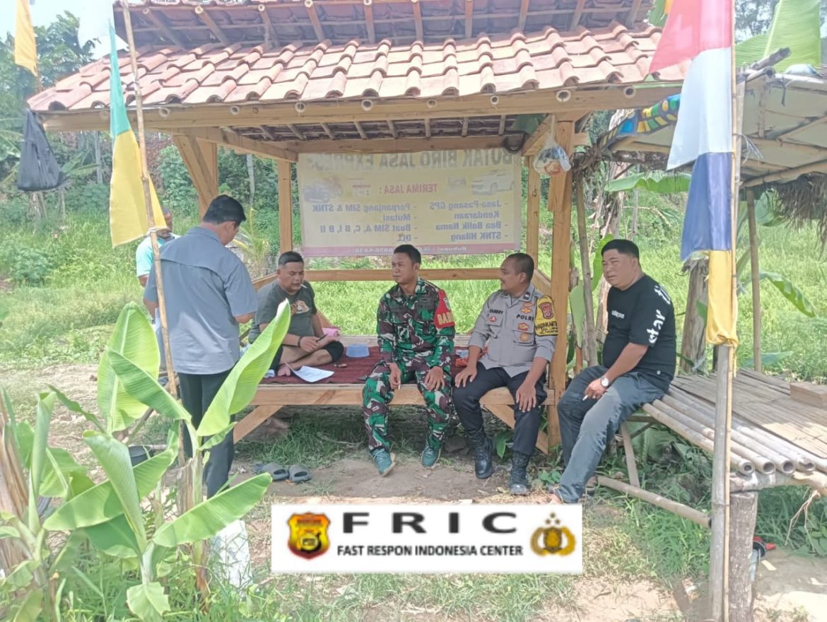Berikan Himbauan Kamtibmas, Bhabinkamtibmas Desa Lumpang Polsek Parungpanjang Laksanakan Sambang Warga Bersama Babinsa   