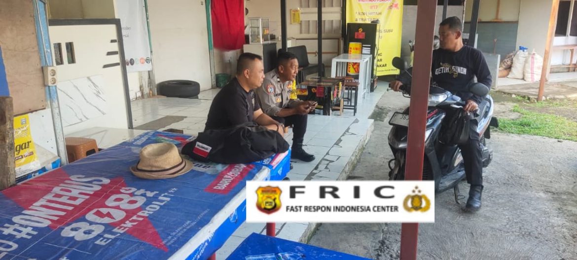 Bhabinkamtibmas Desa Cilember Polsek Cisarua Sambangi Warga, Ajak Jaga Kamtibmas di Lingkungan