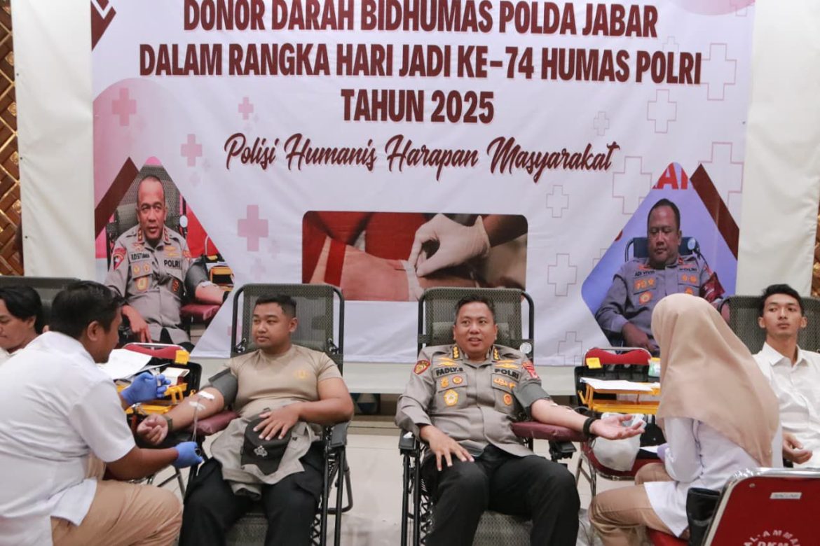 DONOR DARAH SERENTAK DALAM RANGKA HUT HUMAS POLRI KE-74, POLDA JABAR SUMBANG 2.591 KANTONG DARAH   