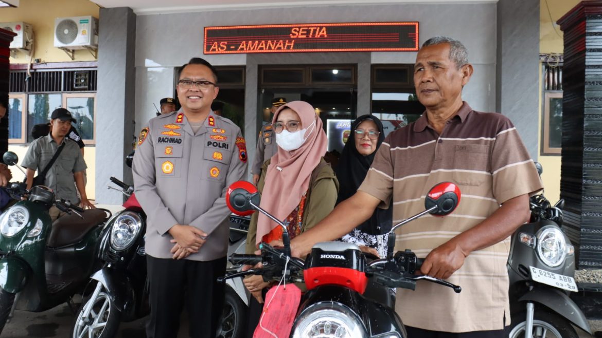 Viral Curanmor Terungkap, Kapolres Pekalongan Langsung Serahkan Motor ke Korban