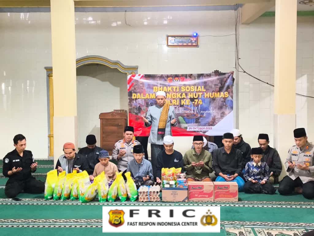 Bhakti Sosial Bid Humas Polda Jabar dalam Rangka HUT Humas Polri ke-74 di Pondok Pesantren Al Mubarok Sumedang