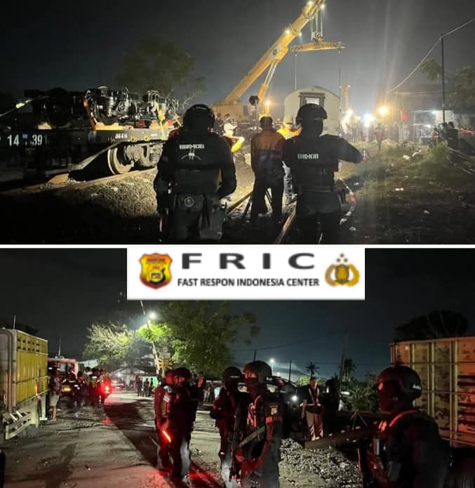 Brimob Amankan Lokasi Anjloknya Kereta Purwojaya di Bekasi   
