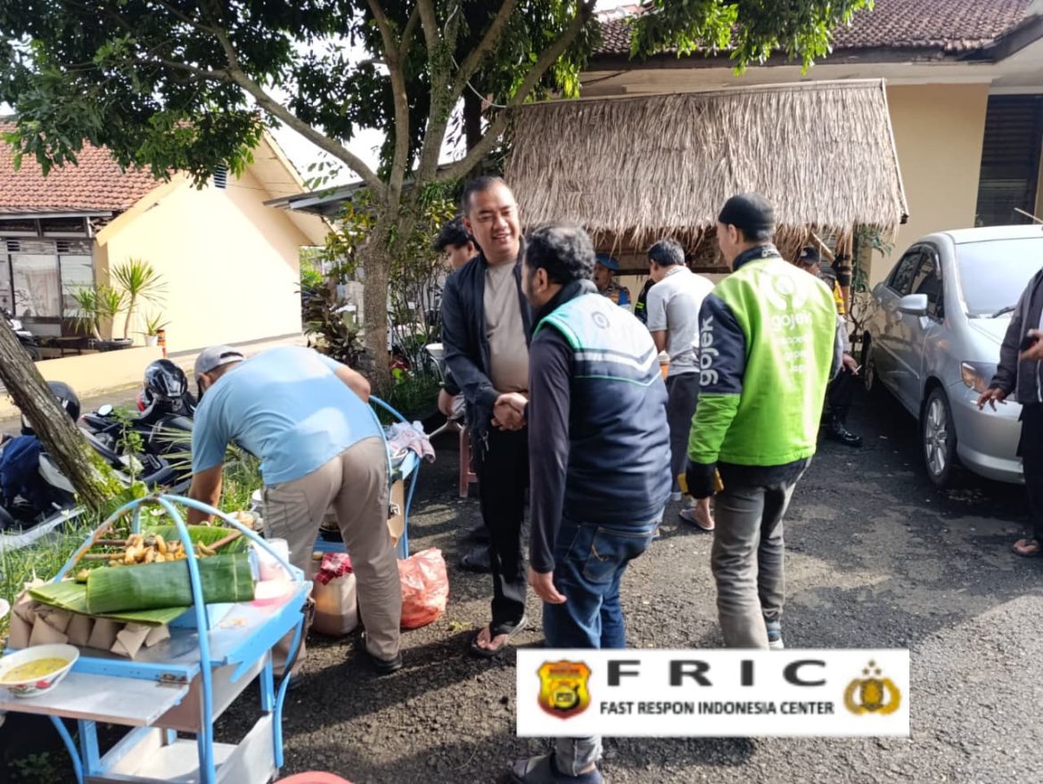 Bhabinkamtibmas Desa Sirnagalih Polsek Tamansari Polres Bogor Sambang Warga, Ajak Masyarakat Tingkatkan Kewaspadaan Kamtibmas   