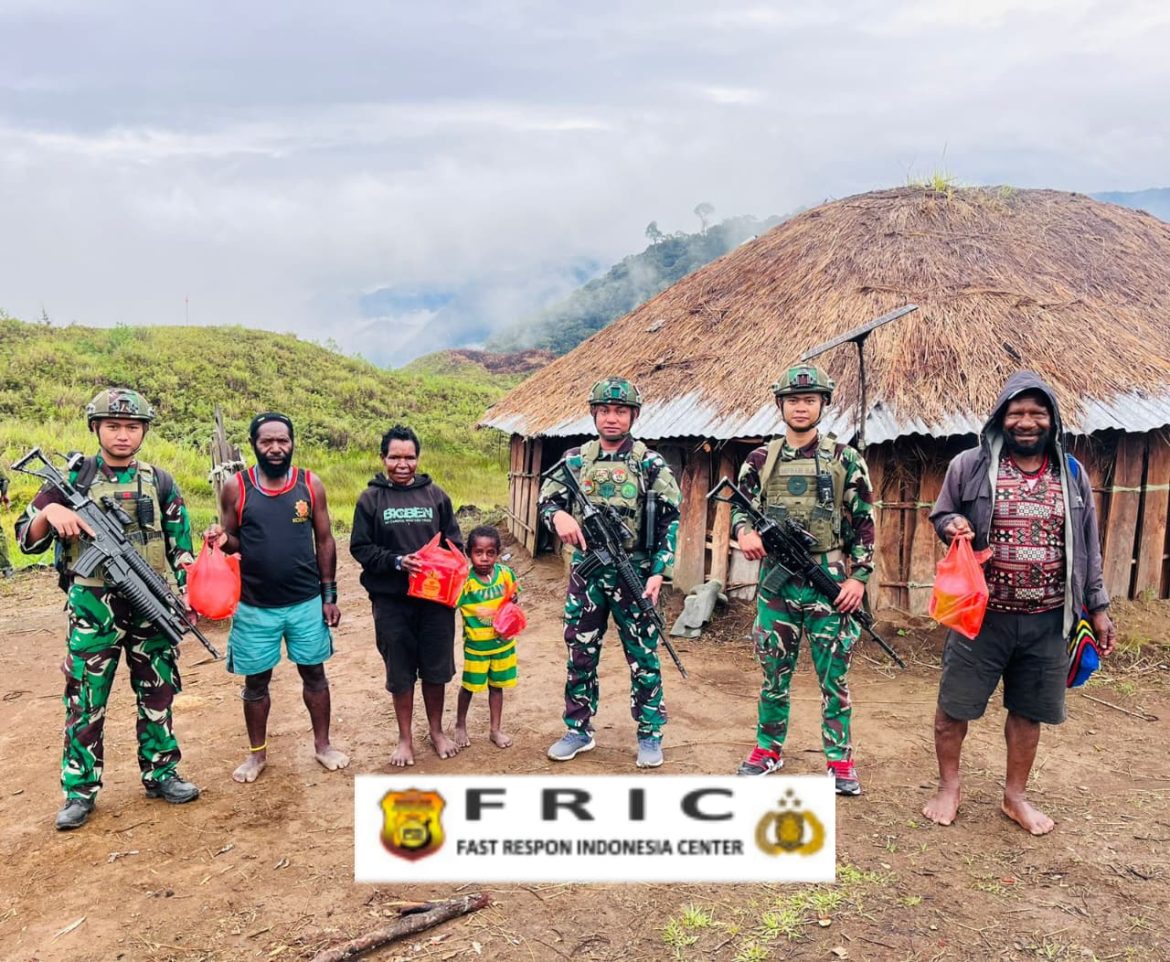 Satgas Yonif 700/WYC Gelar Safari Honai di Kampung Wako, Berbagi Sargal dan Harapan Bersama Masyarakat Puncak   