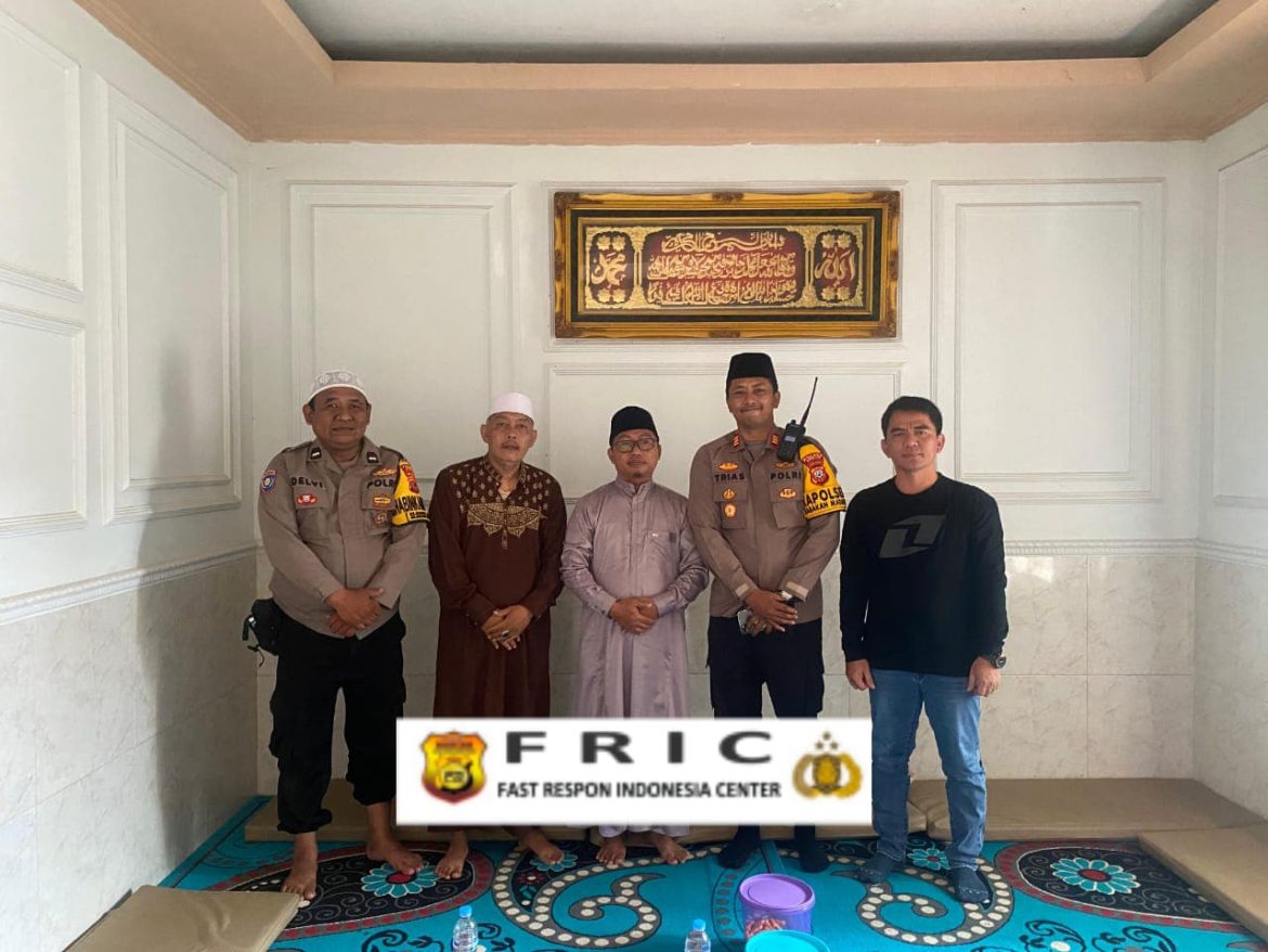 Kapolsek Babakan Madang Jalin Silaturahmi dengan Tokoh Agama Desa Sumur Batu, Ajak Bersama Jaga Kamtibmas