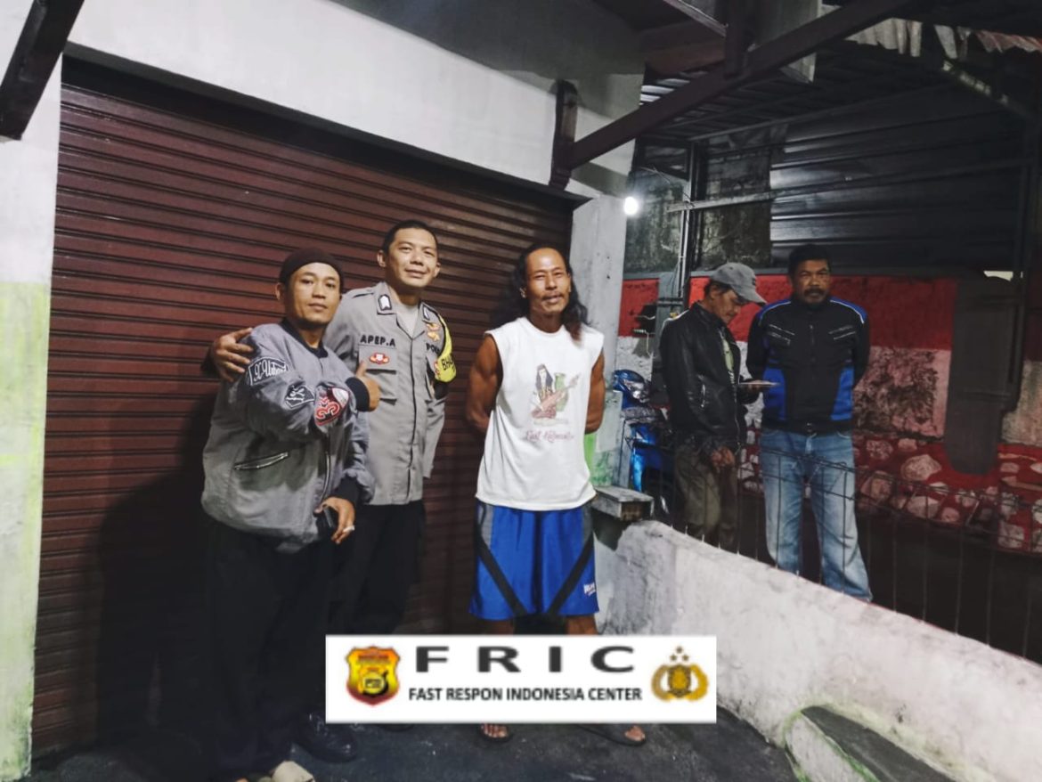 Bhabinkamtibmas Polsek Cisarua Kontrol Pos Kamling Desa Citeko,..   