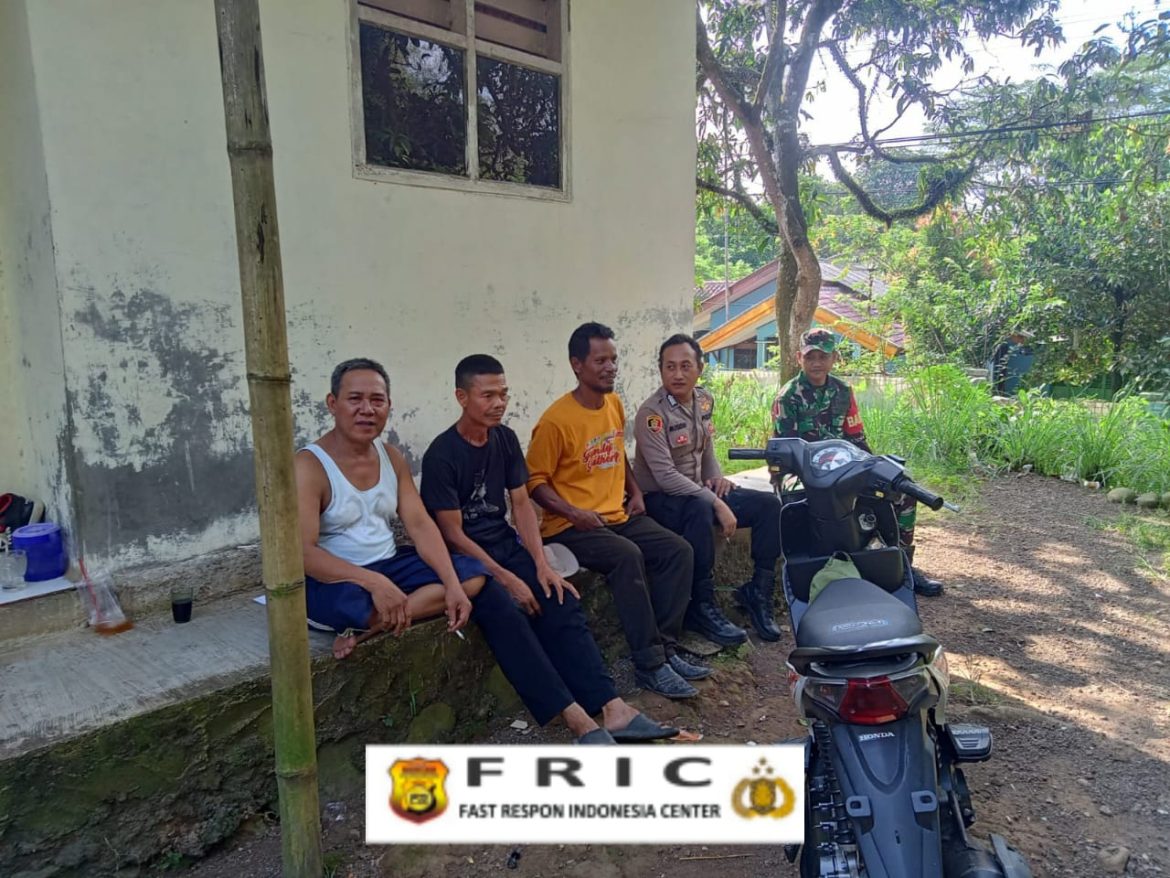 Bhabinkamtibmas dan Babinsa Polsek Tanjungsari Sambang Warga, Sampaikan Himbauan Kamtibmas   