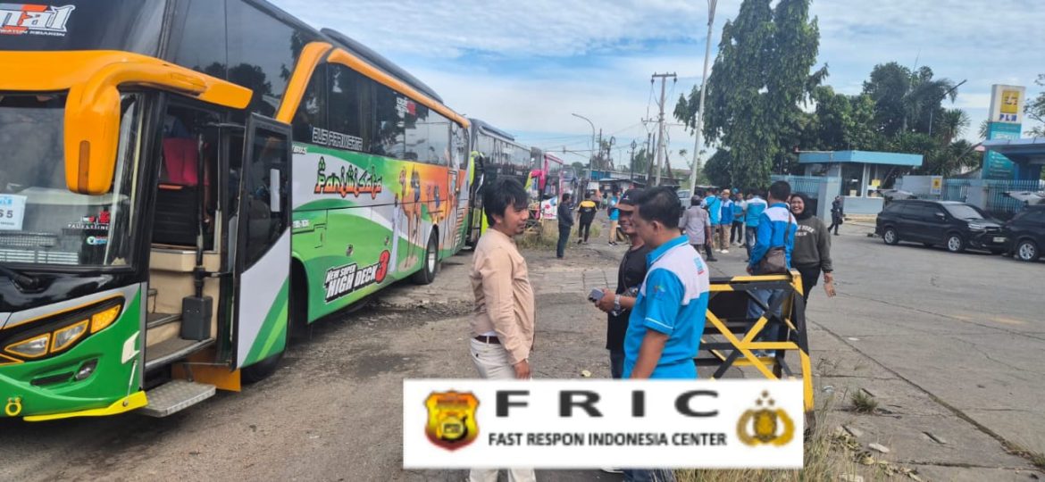 Polres Perketat Masa Buruh dari Kabupaten Serang Menuju Jakarta untuk Aksi Unjuk Rasa Nasional   