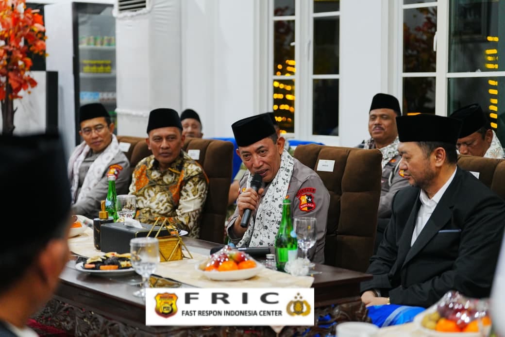 Kapolri Tekankan Jaga Persatuan-Kesatuan saat Silaturahmi ke Ponpes An-Nur Malang   