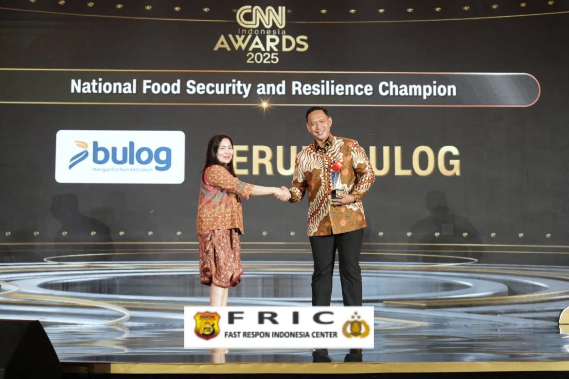 BULOG Raih Penghargaan “National Food Security and Resilience Champion” di Ajang CNN Indonesia Awards 2025   