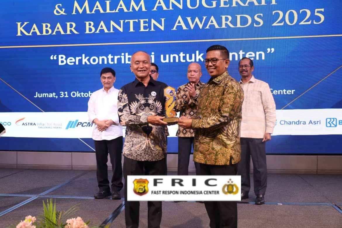 Kapolda Banten Terima Penghargaan di HUT Kabar Banten ke-25   