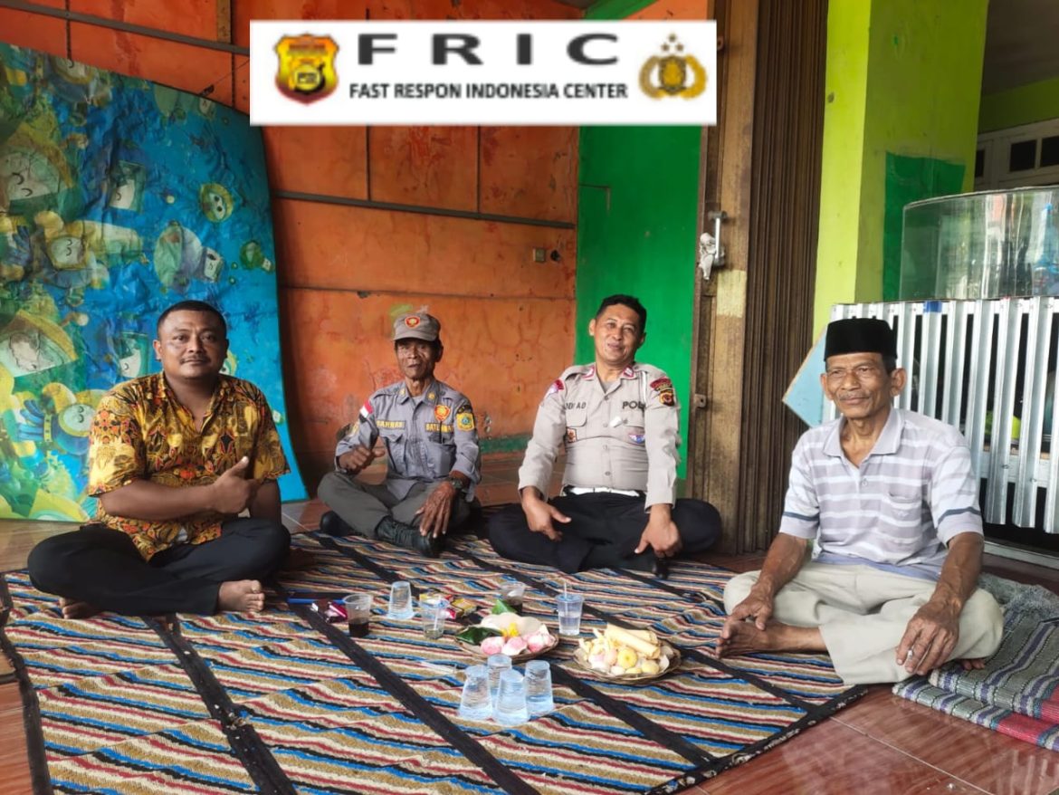 Bhabinkamtibmas Polsek Leuwiliang Sambangi Warga Desa Karehkel, Sampaikan Himbauan Kamtibmas   