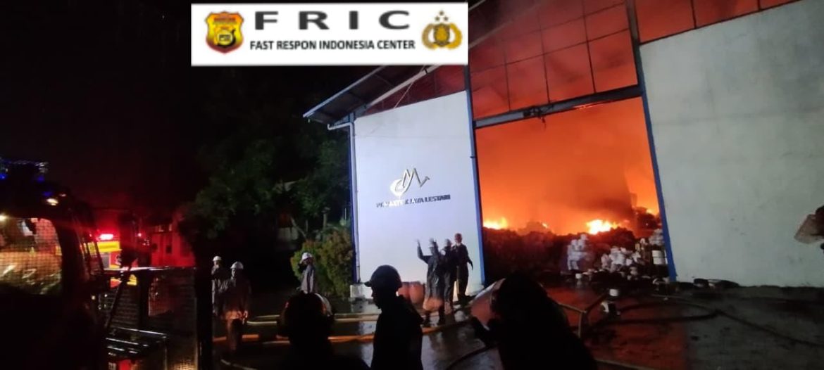 Polisi Selidiki Pabrik Tekstil di Cikancung Bandung Yang Terbakar   