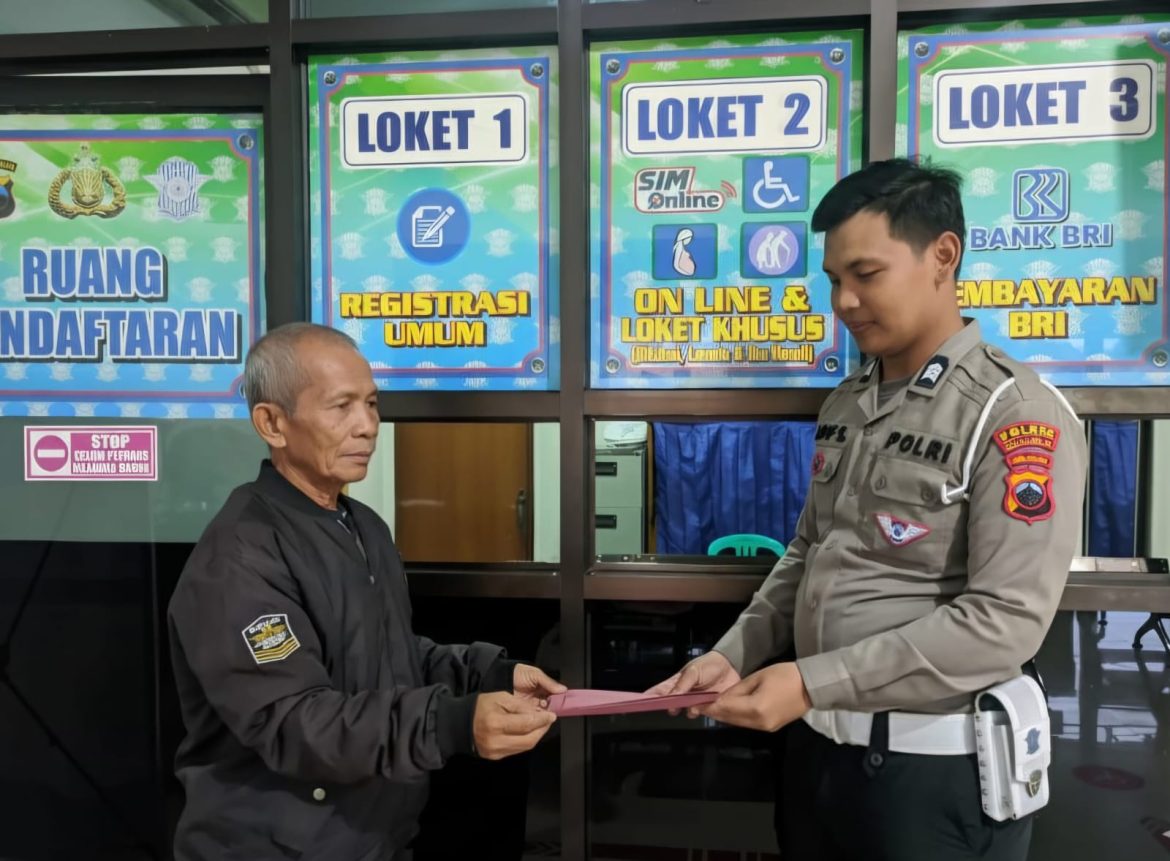 Satlantas Polres Pekalongan Sediakan Loket Khusus Lansia dan Ibu Hamil