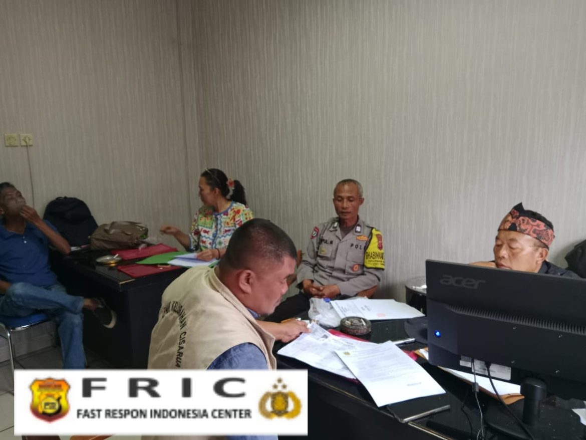 GIAT BHABINKAMTIBMAS KELURAHAN CISARUA AIPTU SAEPUL.M BERIKAN HIMBAUAN KAMTIBMAS DI LINGKUNGAN WARGA MASYARAKAT KELURAHAN CISARUA.   