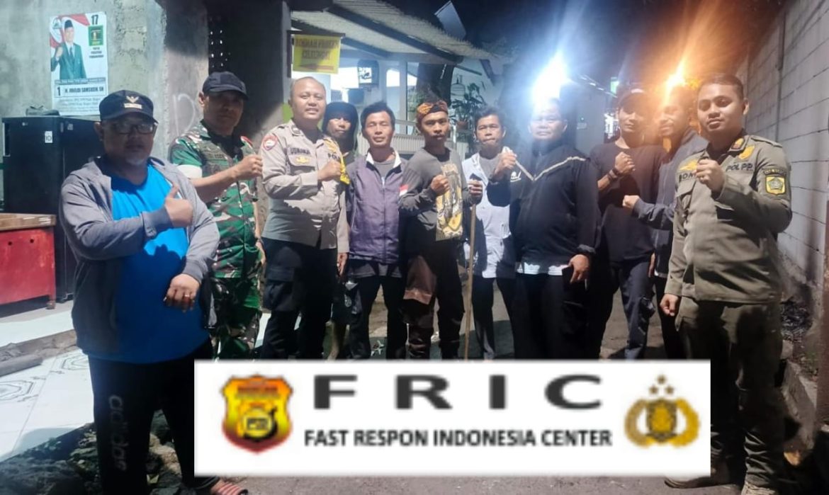 Bhabinkamtibmas, Babinsa, Pemerintah Desa, dan Satpol PP Gelar Kontrol Pos Kamling di Desa Cileungsi Kidul   