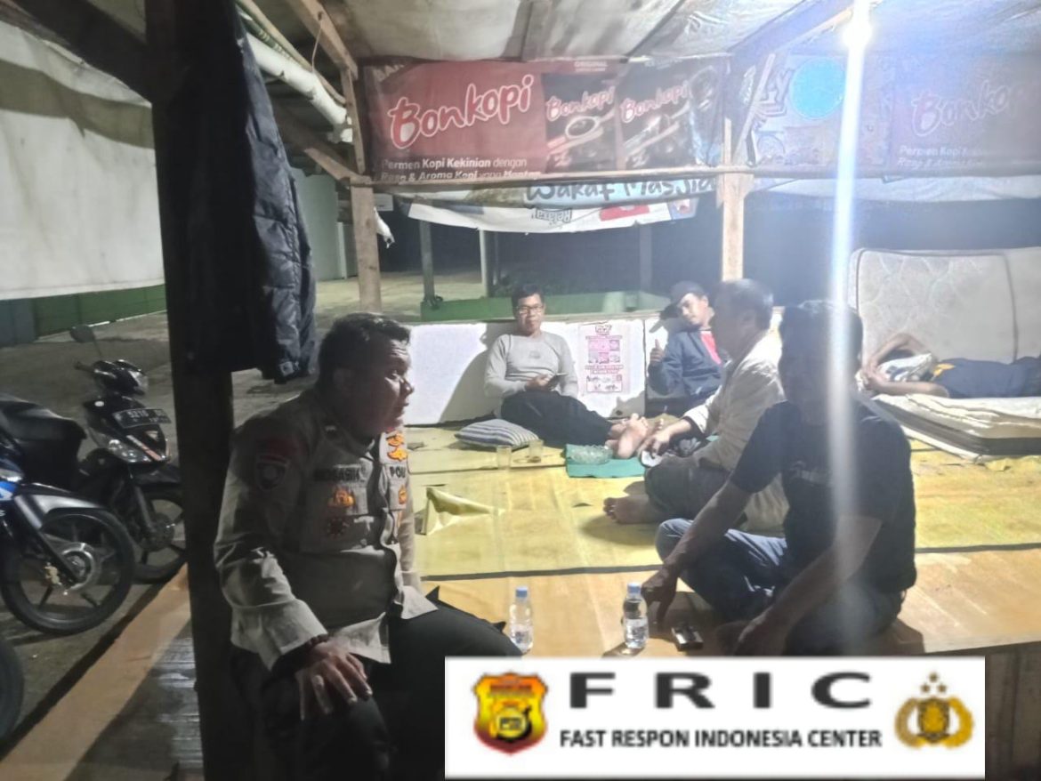 Dekat dengan Masyarakat, Polsek Kemang Aktif Lakukan Kontrol Pos Ronda di Desa Kemang   