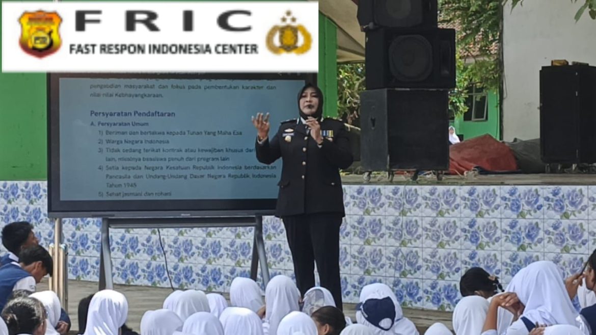 Kapolsek Dramaga Laksanakan Kegiatan Sosialisasi Sekolah SMA Kemala Taruna Bhayangkara Gunung Sindur Di SMPN 2 Dramaga, sampaikan Edukasi Serta Himbauan Jaga Kondusifitas Wilkum Polsek Dramaga   