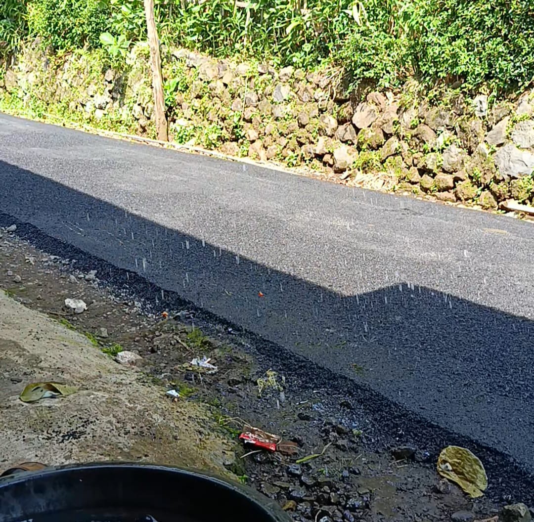 Pengaspalan Jalan Di Rt 07,08/02 Desa Pakembaran Bukti Nyata Kinerja Pemdes Dalam Memberikan Pelayanan Terbaik