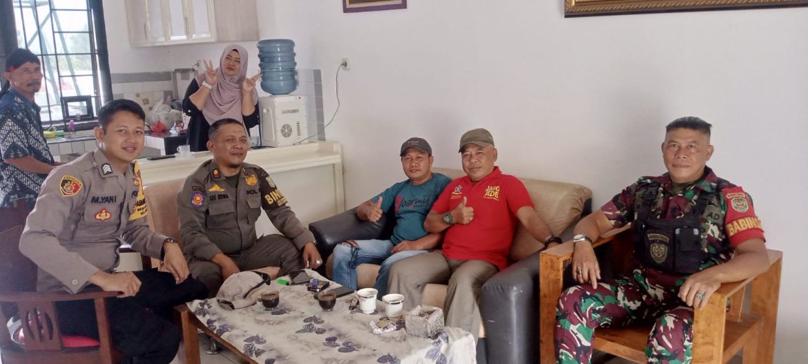 Sinergitas TNI–Polri, Bhabinkamtibmas dan Babinsa Sambang Warga di Cigombong Jaga Kondusifitas Kamtibmas   