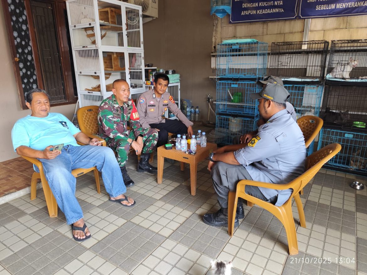 Bhabinkamtibmas Desa Pabuaran Polsek Kemang Perkuat Sinergitas TNI–Polri melalui Kegiatan Sambang dan Silaturahmi Warga   
