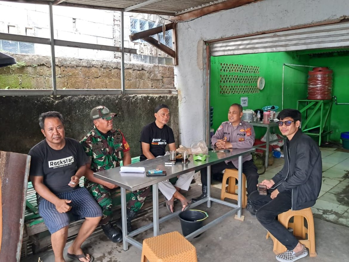 Sinergitas TNI – Polri Wujudkan Kedekatan Dengan Warga Dengan Sambangi Warga Binaanya Ajak Jaga Kamtibmas Yang Kondusif   