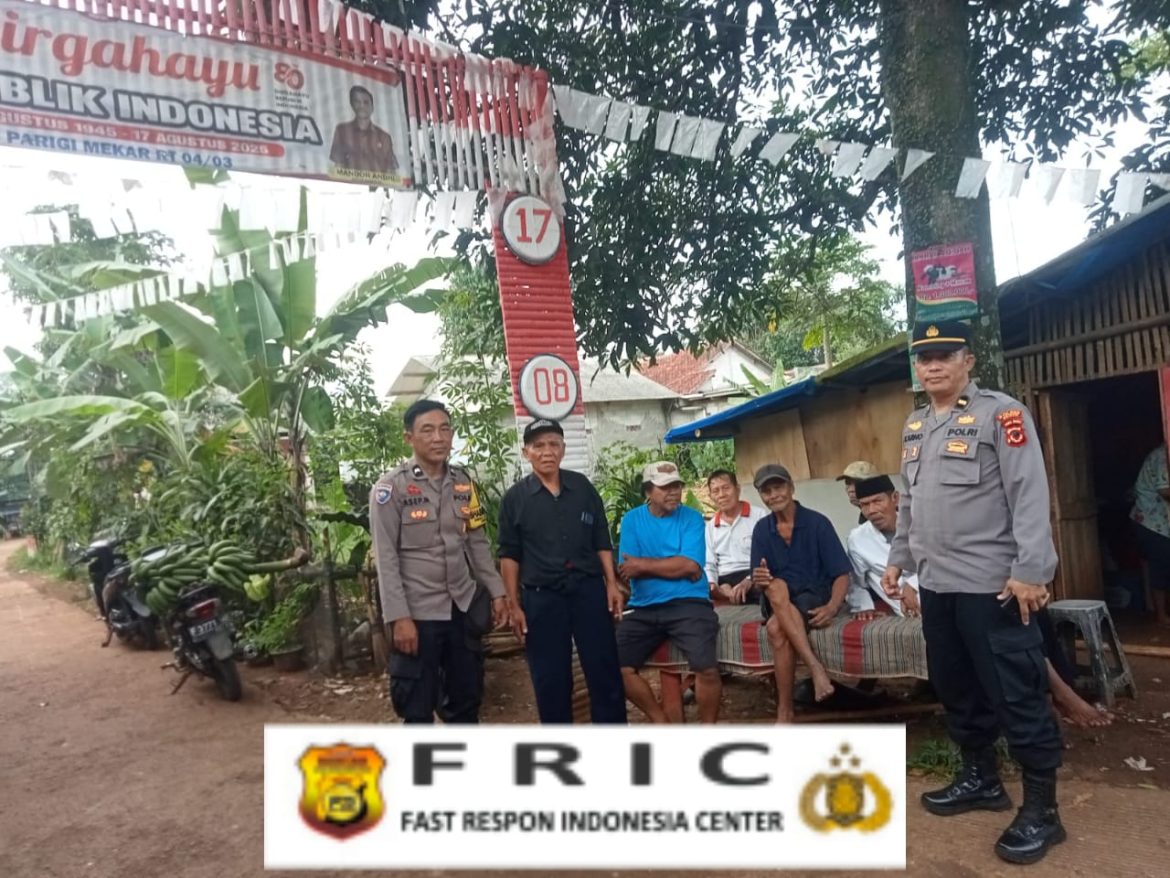 Bhabinkamtibmas Polsek Parung Jalin Kedekatan dengan Warga Desa Binaan dan Sampaikan Imbauan Kamtibmas   