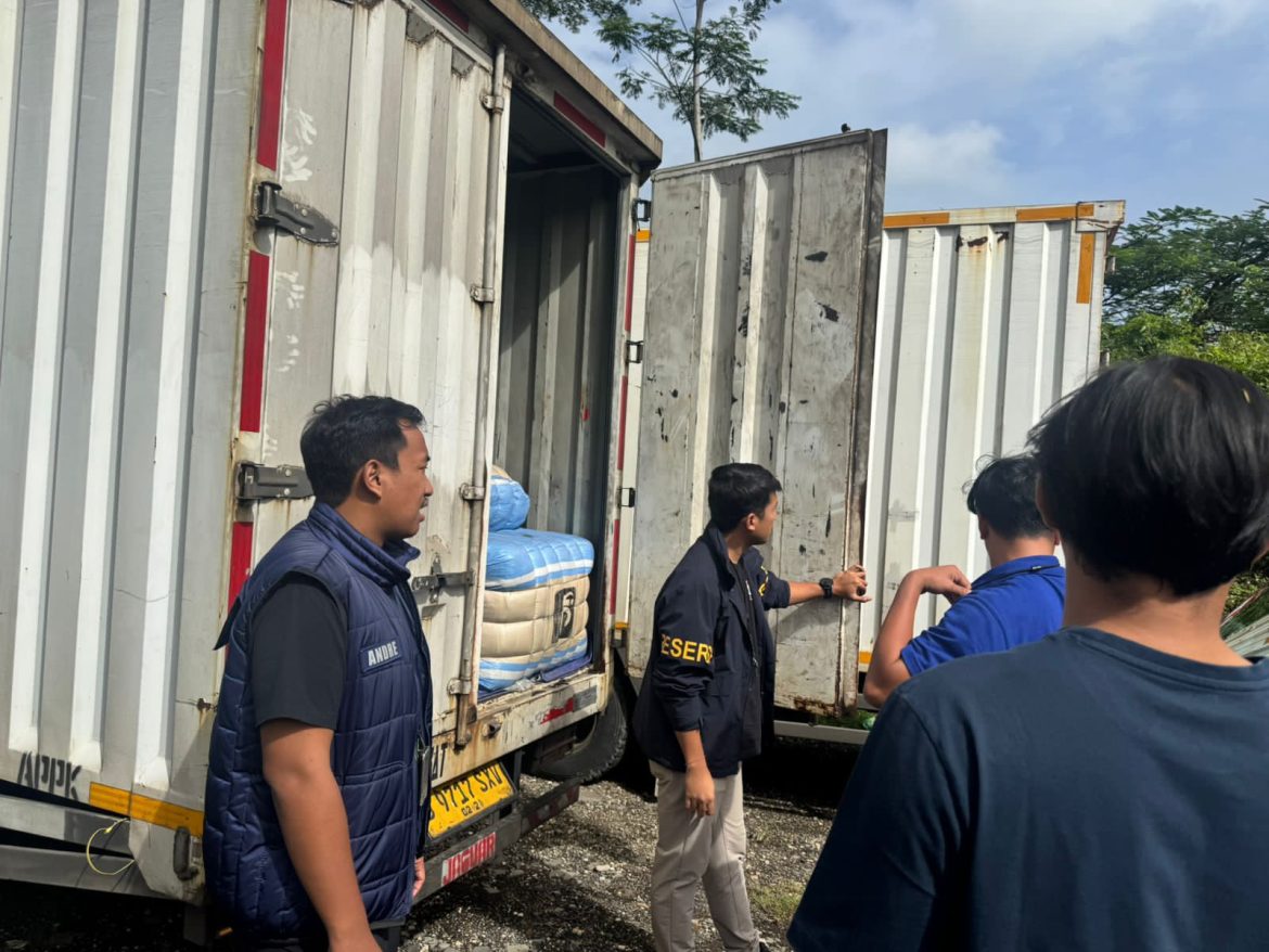 Polisi Bongkar Sindikat Balpres di Jakarta, 207 Bal Pakaian Bekas Impor Disita   