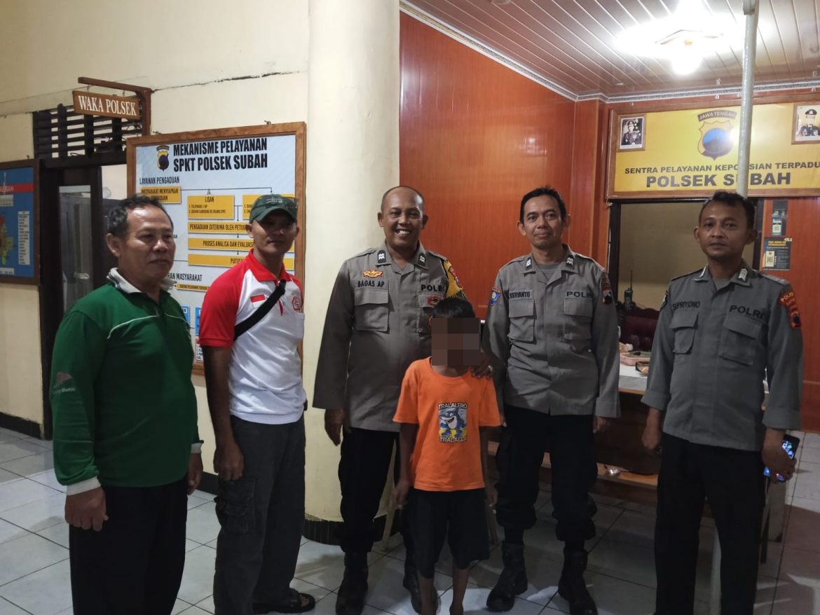 Cepat Tanggap! Polsek Wiradesa Jemput Anak Tersesat di Batang, Langsung Diantar Pulang ke Mayangan