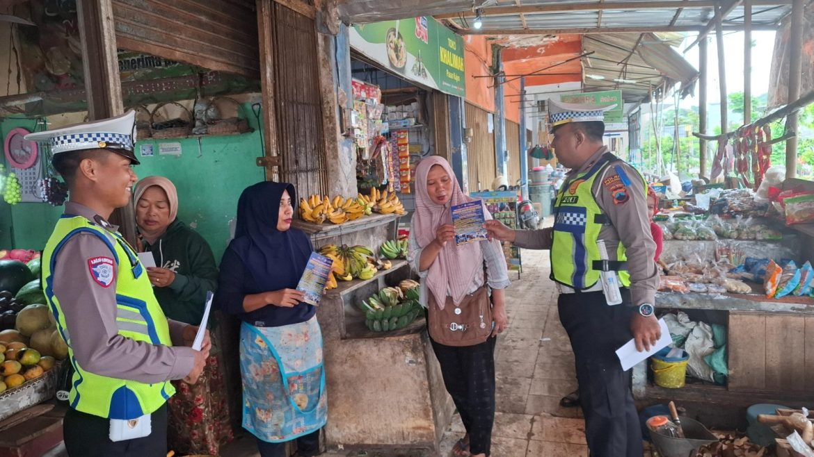 Operasi Zebra Candi 2025 Gaspol, Satlantas Sebar Brosur di Jalur Kajen-Bojong