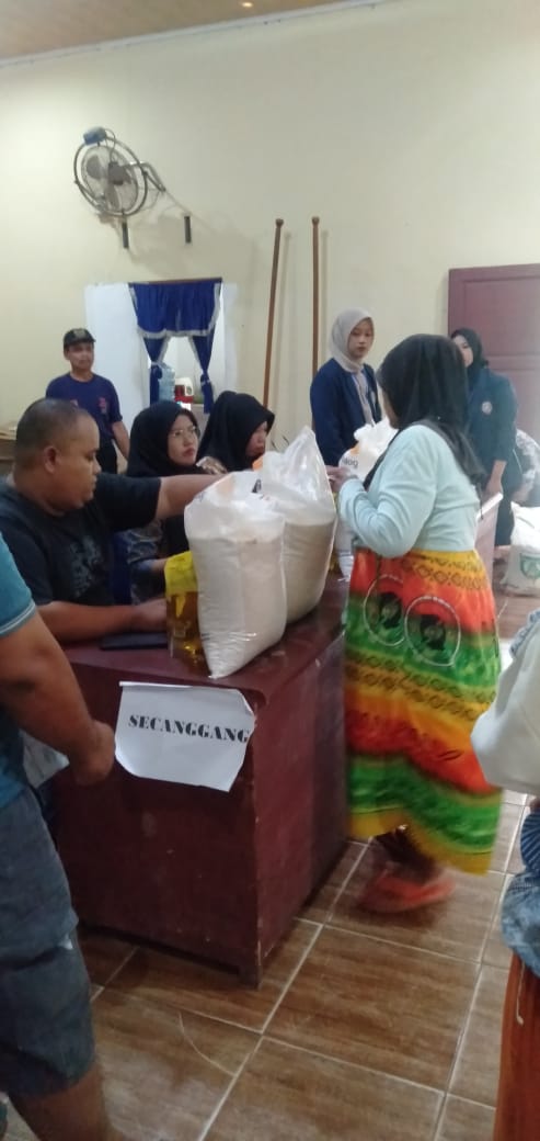 Forum Bulog Salurkan Bantuan Pangan ke Desa Secanggang, Langkat