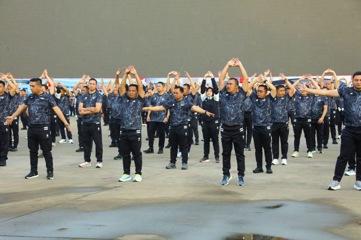 Kapolda dan Kapolres se Indonesia Olahraga Bersama Jelang Pemberian Materi Apel Kasatwil 2025