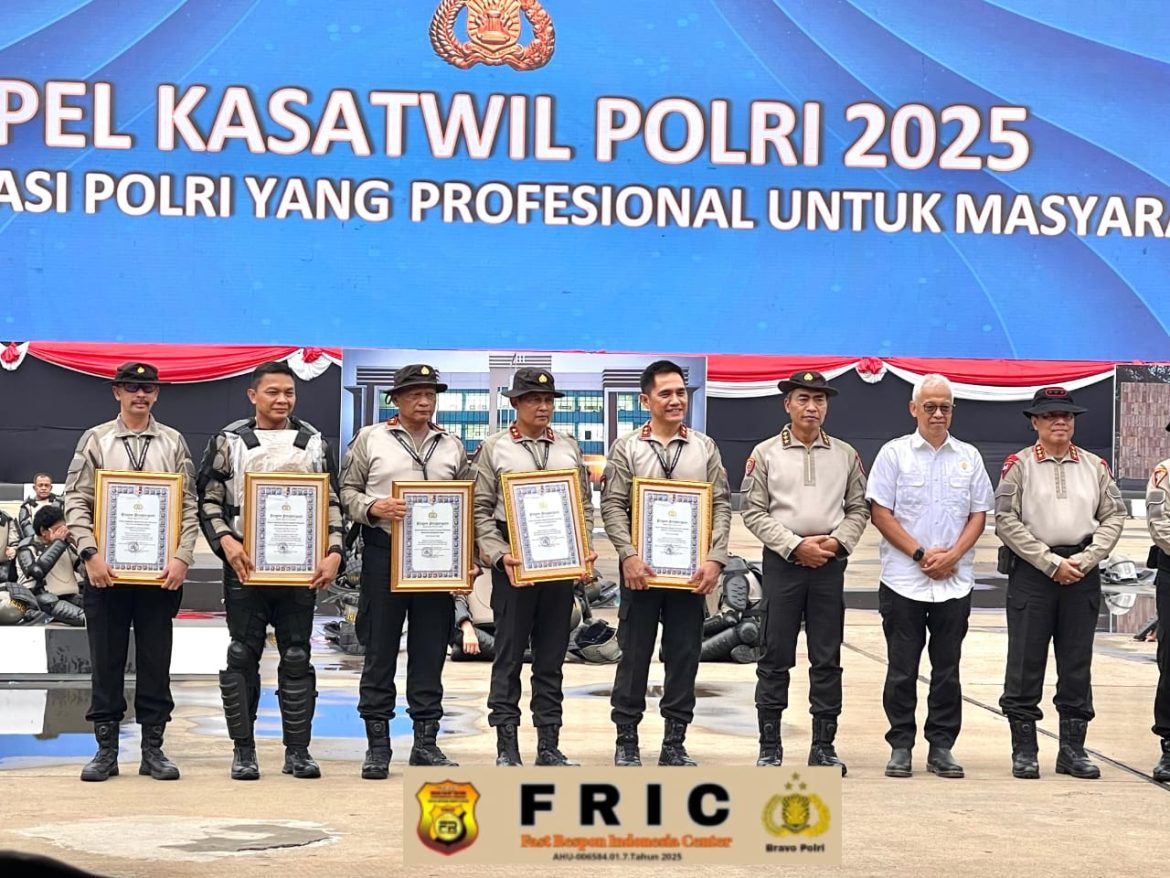 POLRES METRO DEPOK RAIH DUA PENGHARGAAN SEKALIGUS DALAM APEL KASATWIL POLRI 2025 DI CIKEAS