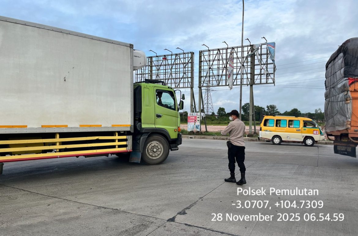 Polsek Pemulutan Gelar Giat Strong Point untuk Jaga Kamseltibcarlantas dan Cegah Praktik Pungli