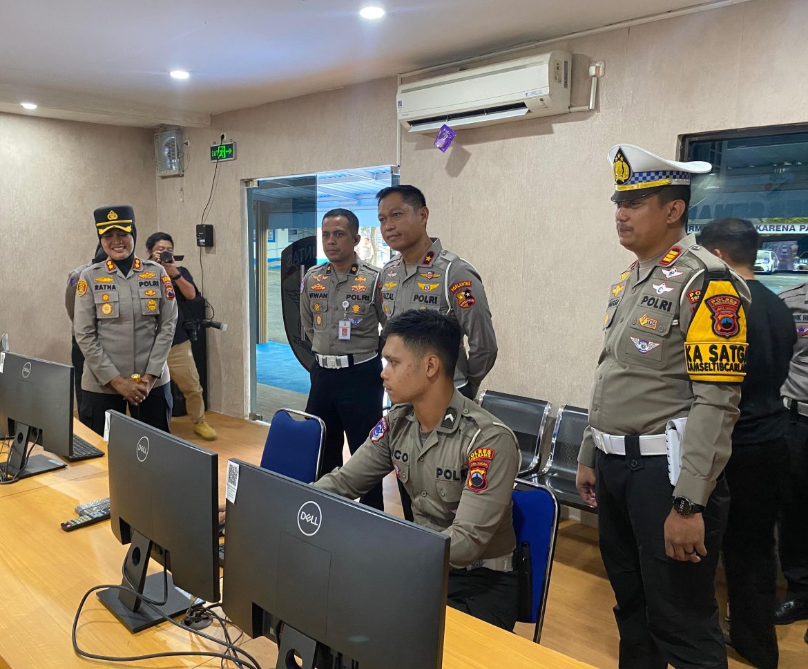 Tingkatkan kemampuan E-TLE, Dir Gakkum Koolantas kunjungi Sat Lantas Polres Semarang.