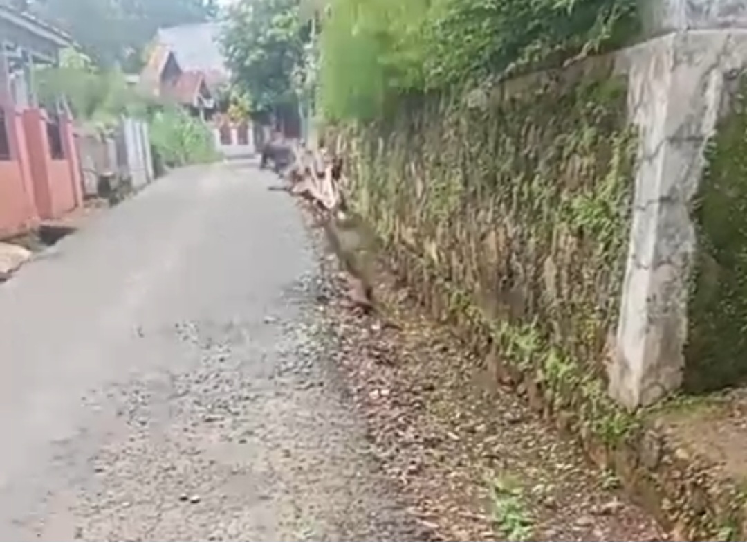 Proyek Pengaspalan Tanpa Papan Nama di Jatinegara Diduga Langgar Aturan Transparansi