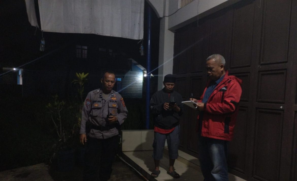 Polisi Evakuasi Korban Laka Lantas di Jalan Raya Bayongbong–Garut