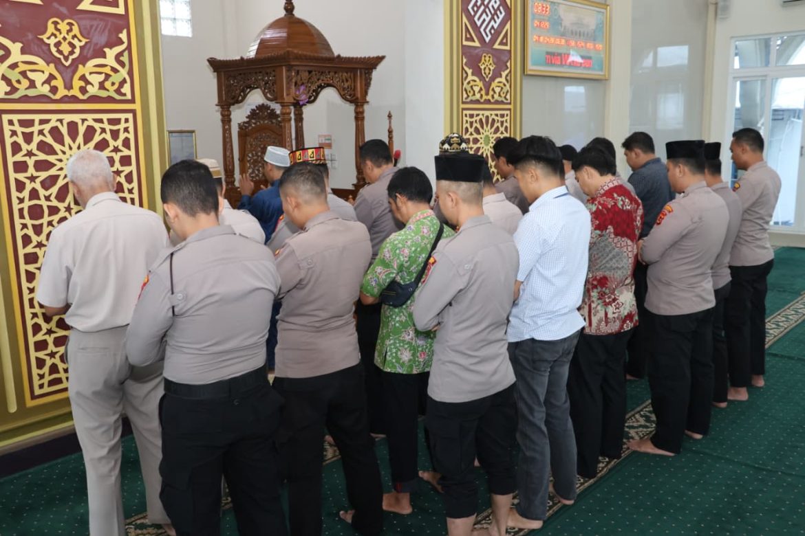 Polresta Jambi Gelar Shalat Gaib dan Binrohtal untuk Korban Bencana di Aceh, Sumut dan Sumbar