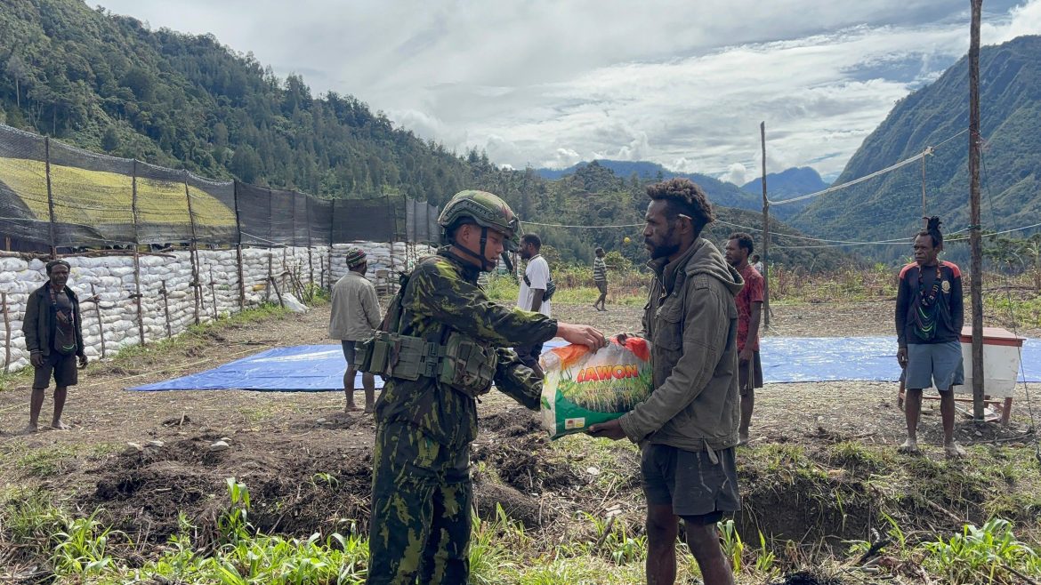 Jaya Sakti Berbagi. TK Atau Pos Bilai Bagikan Sembako untuk Masyarakat Kampung Bilai