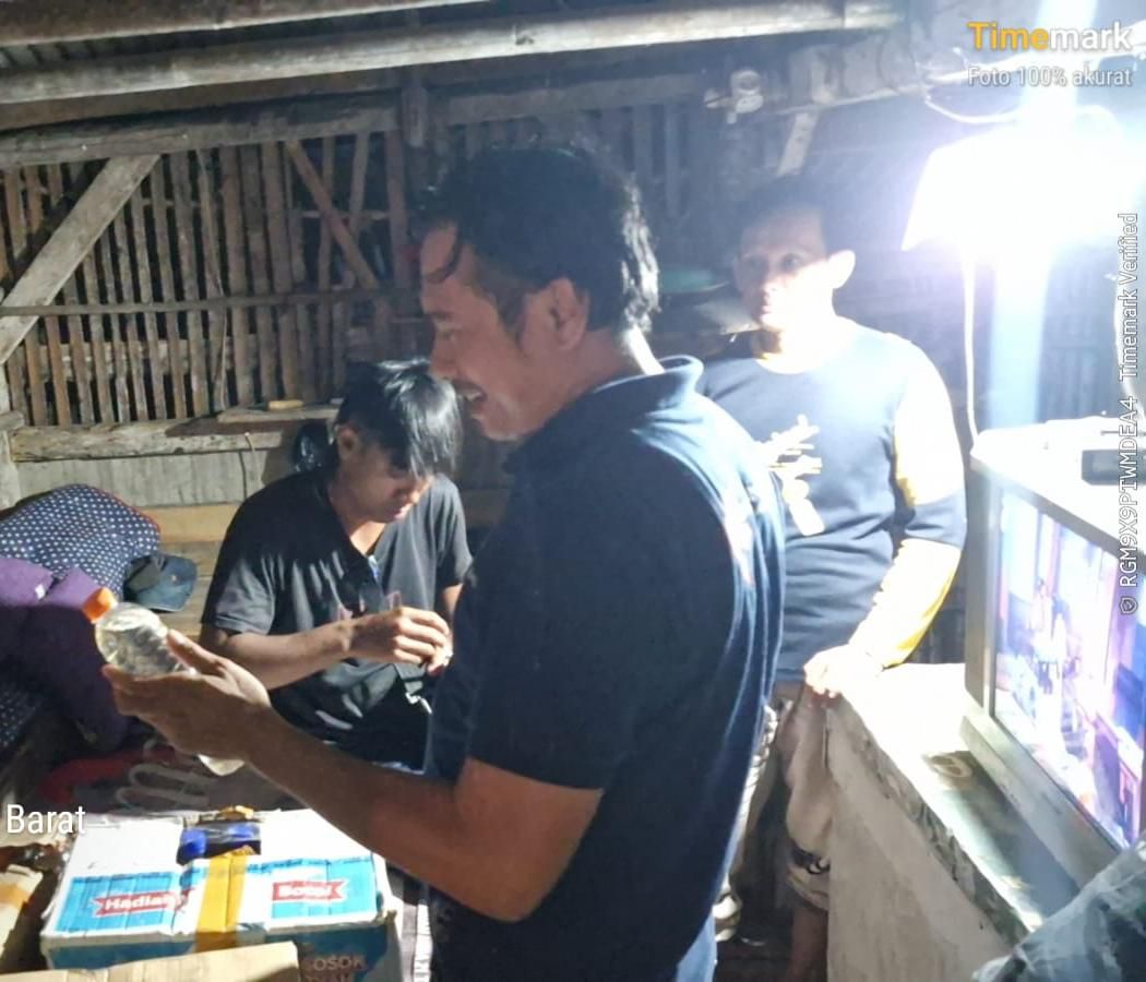 Polisi Sita 136 Botol Miras Hasil Razia Pekat