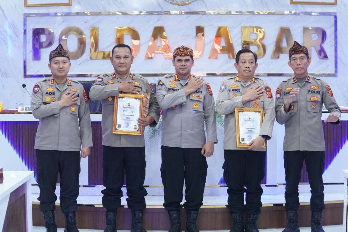 Kasat Binmas Polres Bogor Raih Penghargaan Kasat Binmas Terbaik pada Anev Binmas Polda Jabar 2025