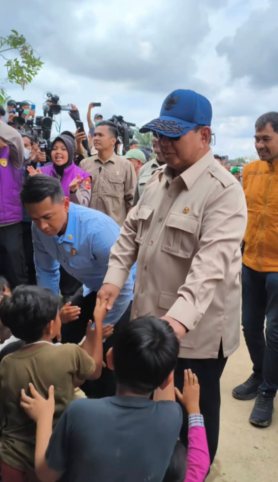Presiden RI Kunjungi Posko Pengungsian Bencana Banjir dan Longsor di Tiga Titik di Aceh
