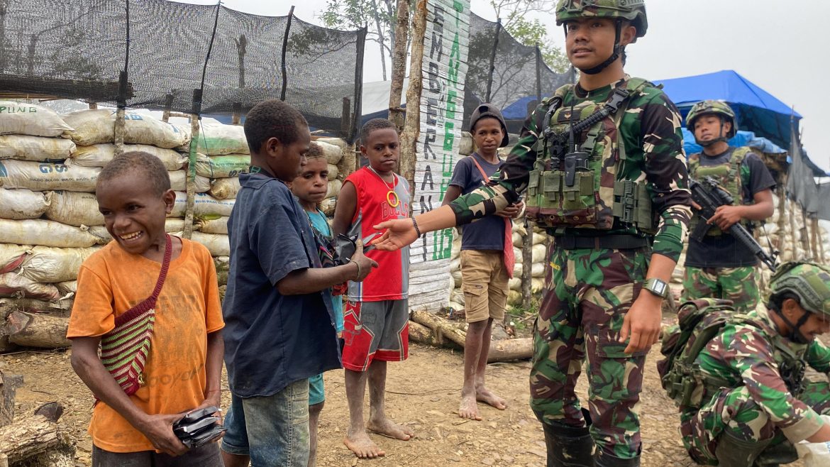 Jaya Sakti Berbagi. Satgas Pamtas RI PNG Mobile Yonif 113/JS TK atau Pos Kendetapa Berbagi Kebaikan