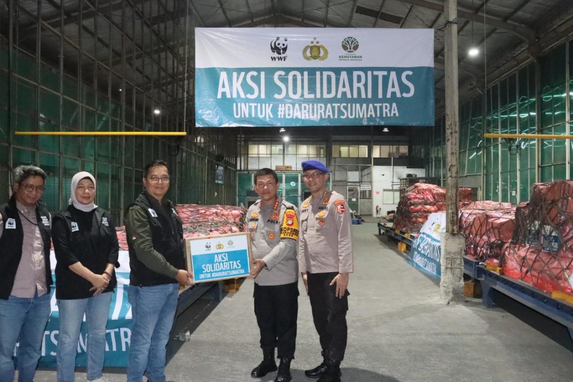 Polri dan WWF Kirim Puluhan Ton Logistik untuk Korban Banjir dan Longsor Aceh