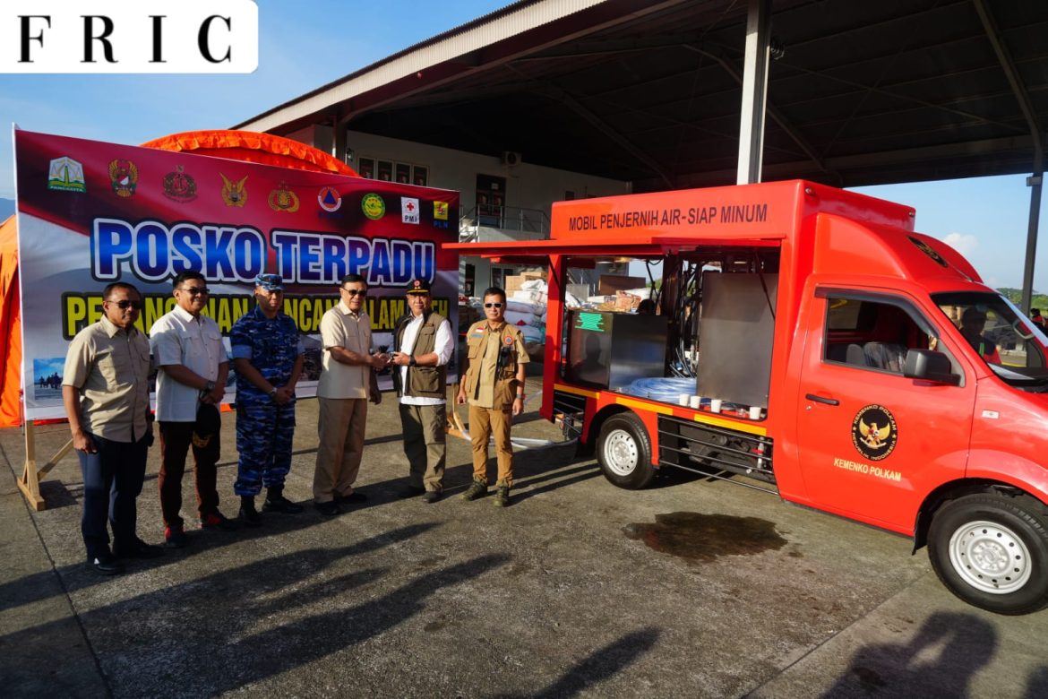 Menko Polkam menyerahkan Mobil Penjernih Air, Kunjungi Pengungsian, dan meninjau Perbaikan Jembatan di Aceh