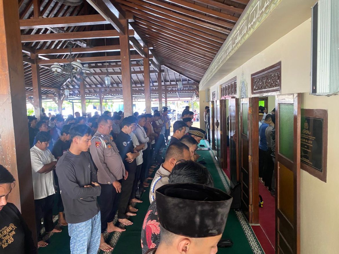 Polresta Tangerang Gelar Salat Gaib dan Istighotsah untuk Korban Bencana Alam di Sumatera