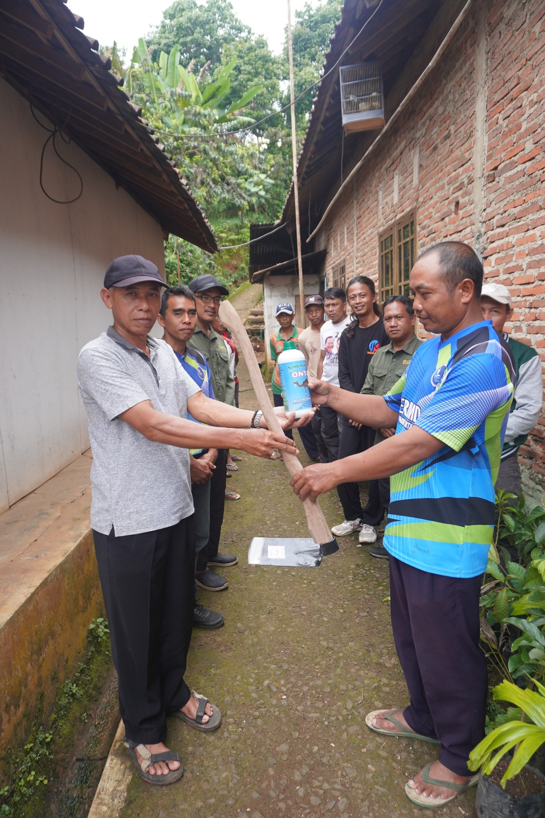 Kolaborasi Pemerintah, Swasta, dan Masyarakat Linggoasri, Komitmen Jaga Hutan