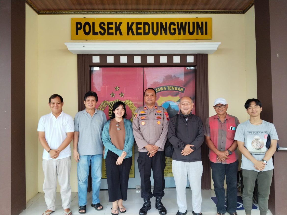 Jelang Natal, Kapolsek Kedungwuni dan Pastor Paroki Karanganyar Perkuat Sinergi Pengamanan Ibadah